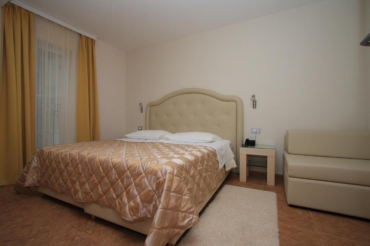 Aparthotel Natalia Podgora Exterior photo